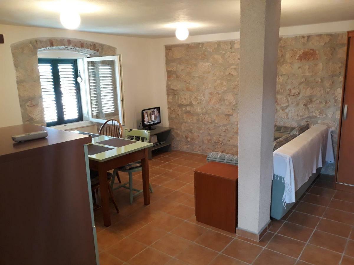 Kaprije Mistral Apartment Ngoại thất bức ảnh